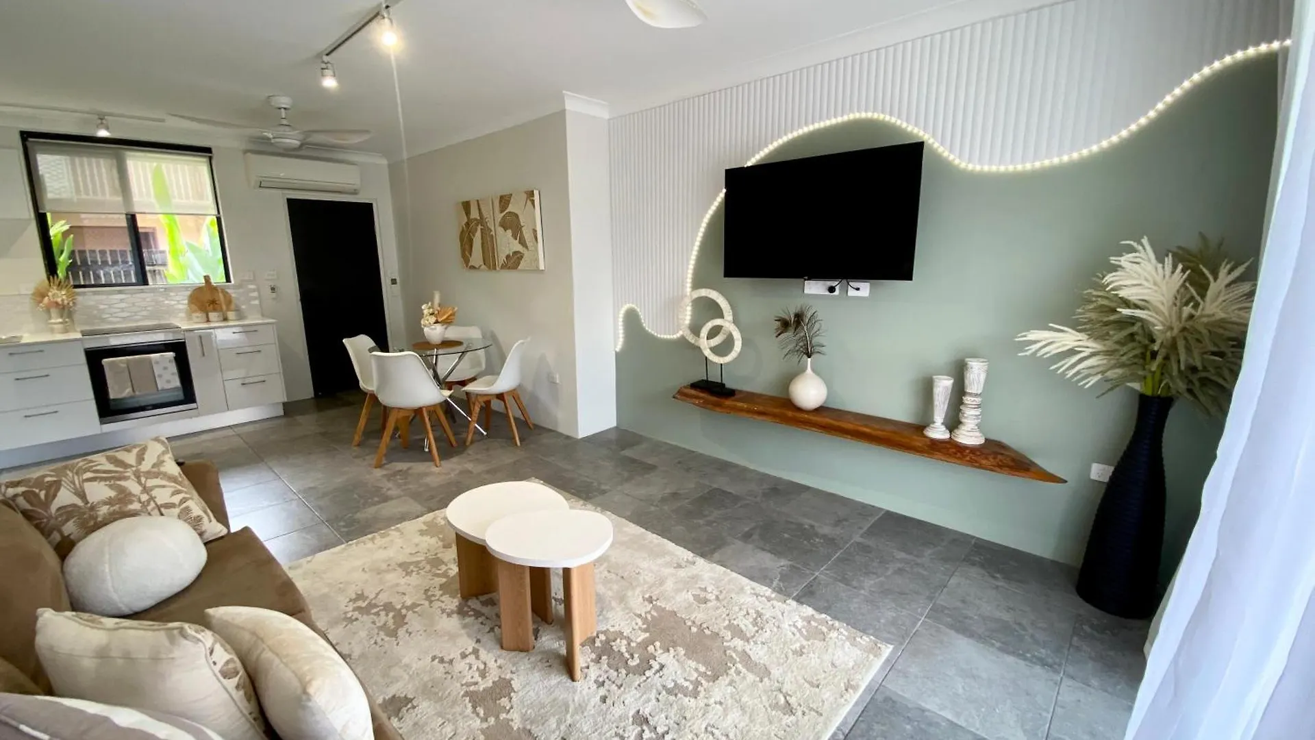 San Antone Luxury In The Cbd contacts